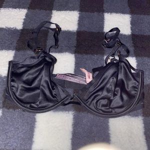 NEW WITH TAGS Victoria’s Secret very sexy unlined plunge size 34DD